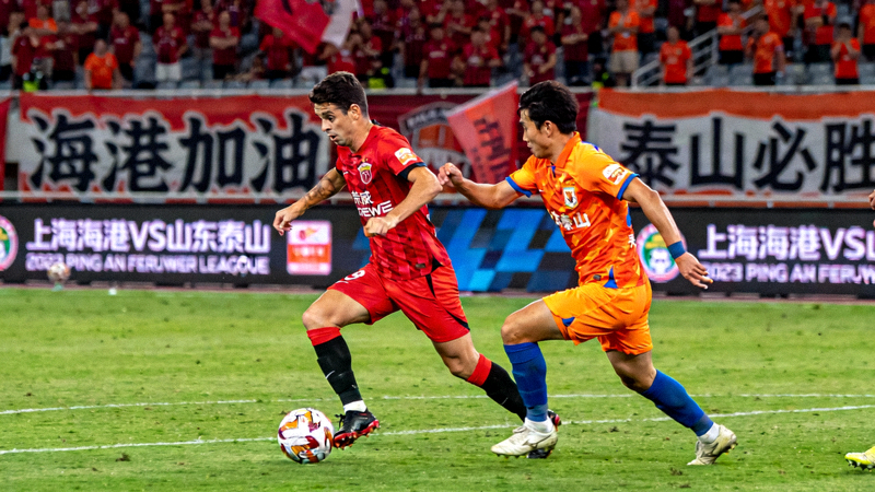 中超联赛上海海港对阵山东泰山的高清直播画面